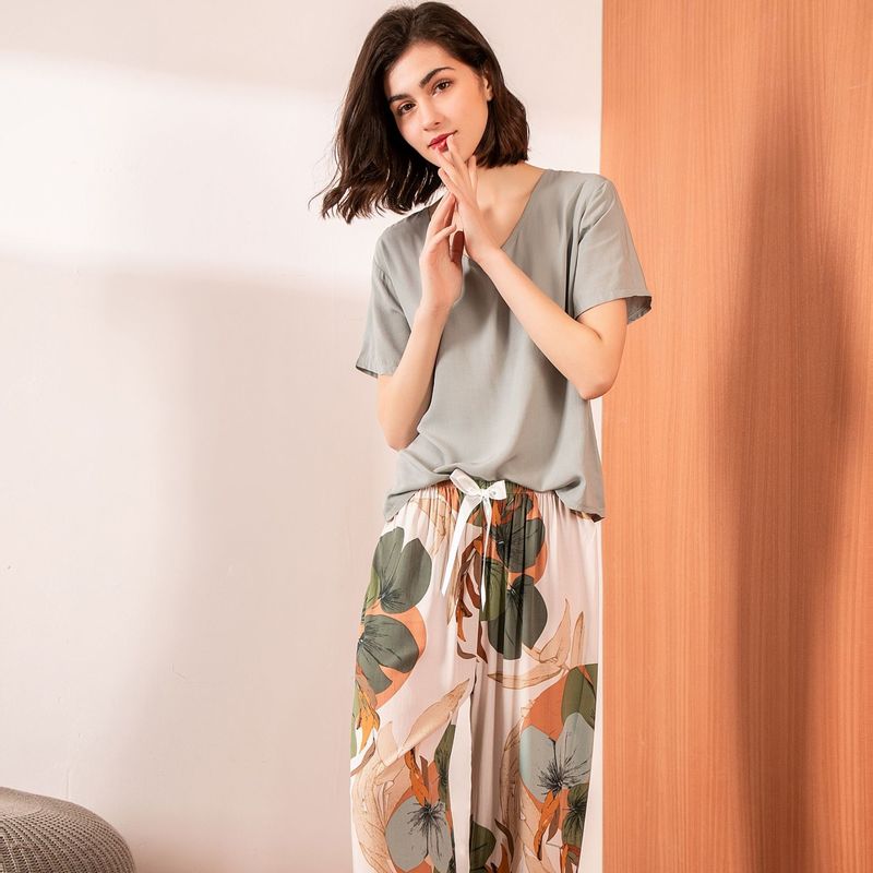 Der Frauen-3XL Seiden-Nachtanzug Pyjamas Sleepwear-62cm XS 2XL für Damen