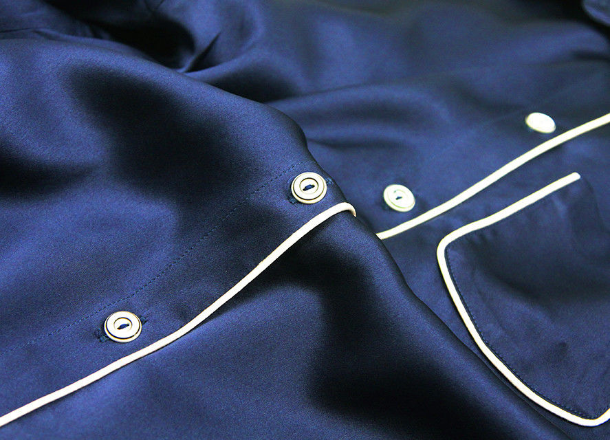 Der Breathable Frauen seidige die Pyjamas Länge des Sleepwear-Damen-Seiden-Nachtzeug-70cm
