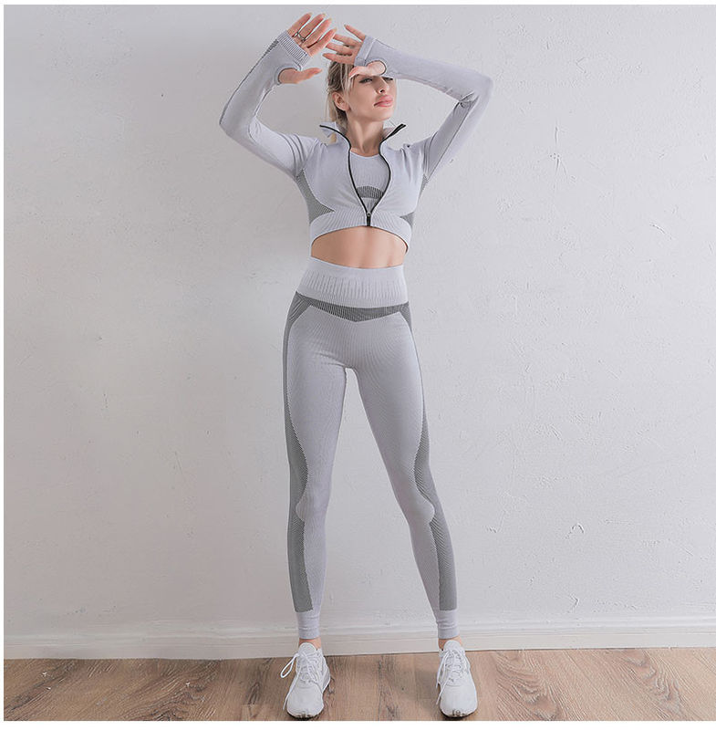Hüften-kurze Hosen versahen Yoga-Sport-BH-Damen 2/3 PC-Turnhallen-Klagen mit Rippen, die Kleidung laufen lassen